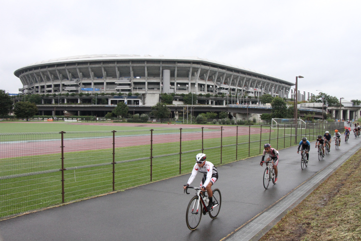 日産スタジアムから徐々に離れていく