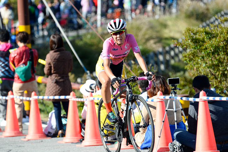 F　唐見美代子（弱虫ペダルサイクリングチーム）は、昨年のタイムを約2分縮めて優勝