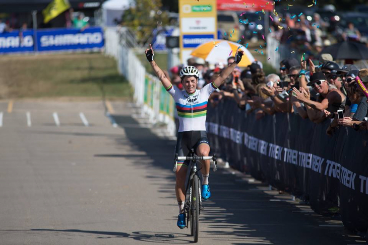 女子エリートレースで圧勝したサンヌ・カント(ベルギー、ベオバンク・コレンドン)
