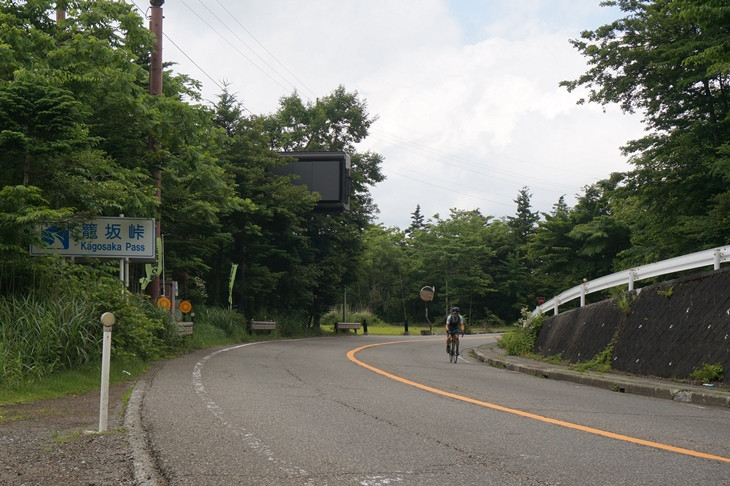 山中湖側からの短い上りで頂上に達すると、あとは御殿場までのひたすら長い下りが続きます