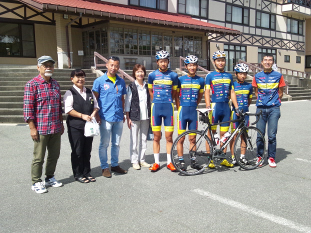 フランス帰りの若手選手と一緒に遠山郷を走るサイクルイベントだ