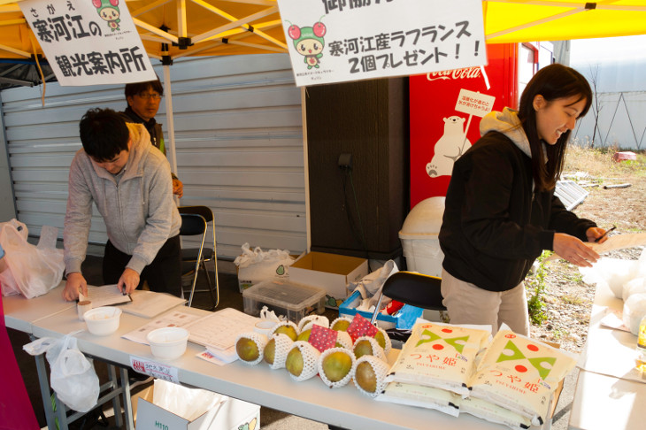 コース脇にはラ・フランスや玉こんにゃくなど地元の味も