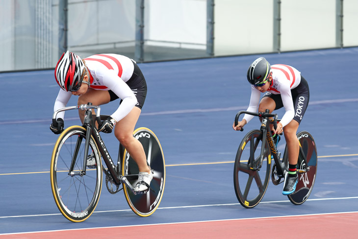 女子チームスプリント優勝の東京（石井、岡本）