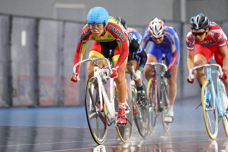 女子ケイリンは柳原真緒（福井、日本競輪学校）が圧倒的な力で勝ち進んでいる。2回戦では1周以上を先行