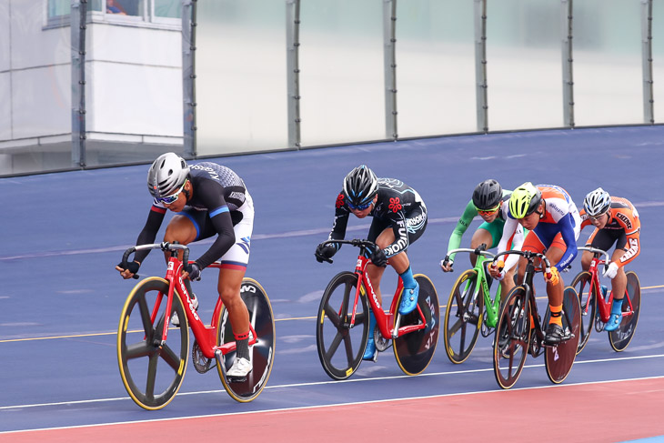 少年男子ポイントレース決勝 ポイントを取りに行く細田悠太 鹿児島(南大隅高)ら