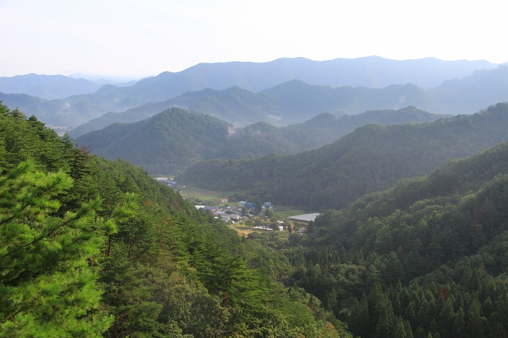 下り途中で見つけたのは日本の原風景ともいえそうな景色だった