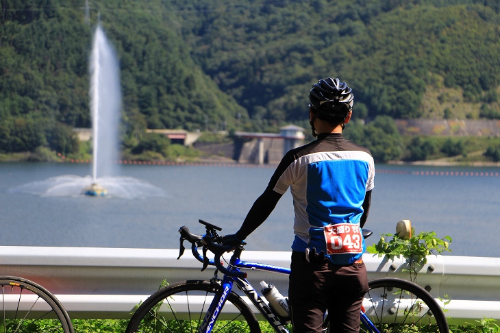 大規模な噴水に思わず足を止める