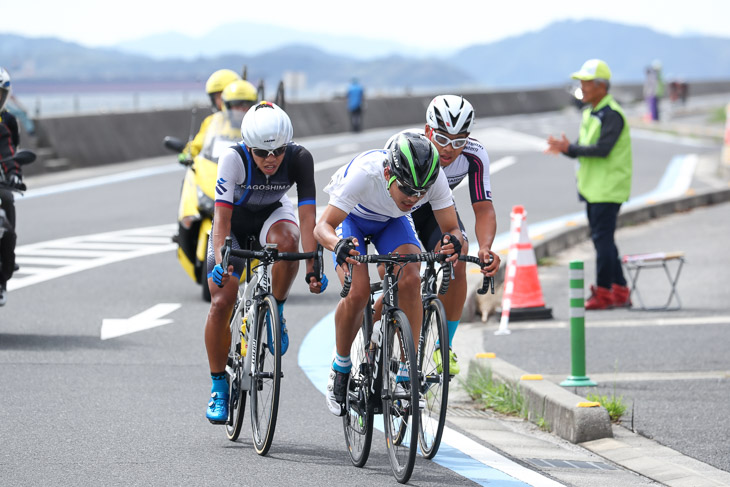 成年男子3周目ラスト12km、安原大貴（大阪、マトリックスパワータグ）、水谷翔（鹿児島、シマノレーシング）、中川拳（北海道、早稲田大）が逃げる