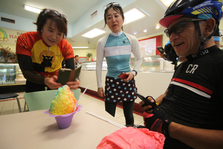 シェイブアイス(かき氷)はなんともカラフルだ