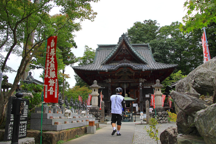 こぢんまりとしつつも神聖な雰囲気漂う仏閣は中々いい雰囲気です