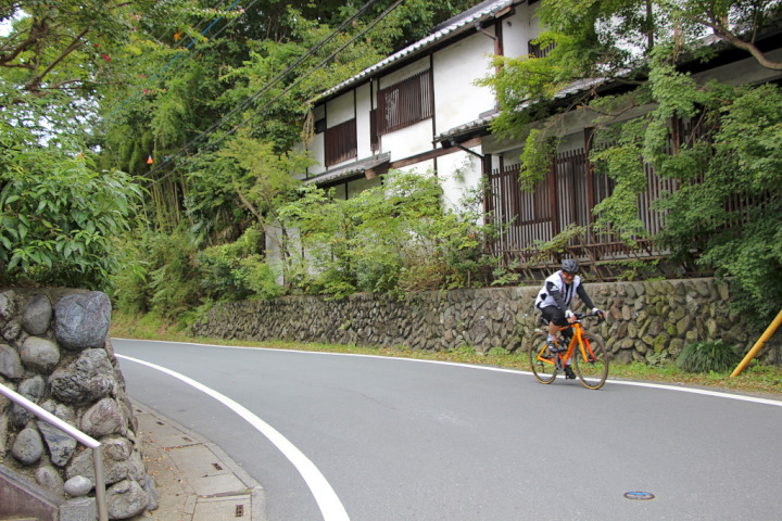 次のお寺までは2.2ｋｍ標高差190mの道のりです。平坦区間と登坂区間がはっきり分かれているので実際の勾配はもっと厳しいです