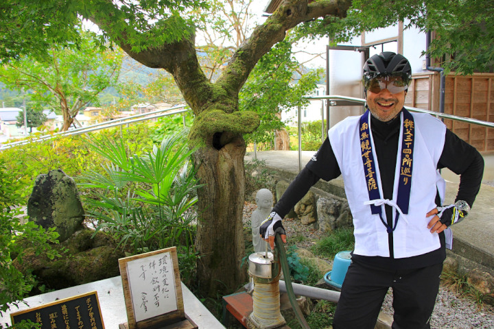 この寺の住職が重い病気で倒れた際、飲んだらたちまち病が治ったという伝説を持つ井戸水、長命水。この日は飲めませんでした