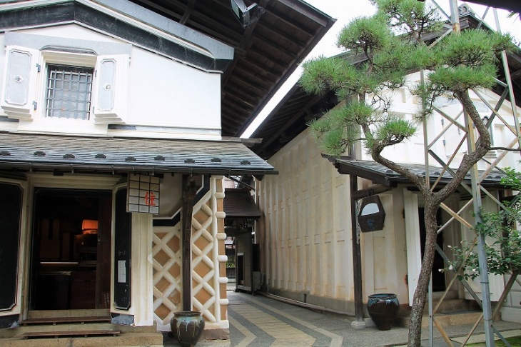 江戸時代からの蔵が立ち並ぶ重要文化財