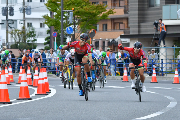 小野寺玲と岡篤志、宇都宮ブリッツェンがワンツーフィニッシュを決めた昨年の大会