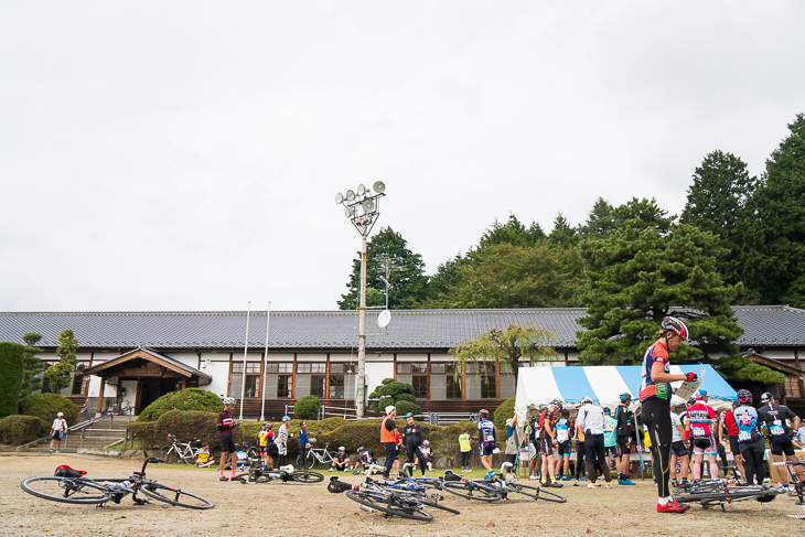 廃校と校庭が懐かしい雰囲気の三代校舎ふれあいの里おいしい学校