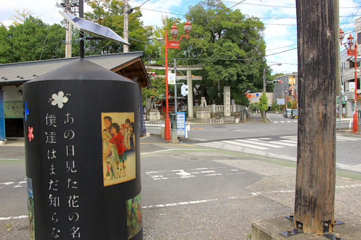 秩父神社の前にも秩父を舞台にしたアニメ”あの花”のオブジェが置いてあります