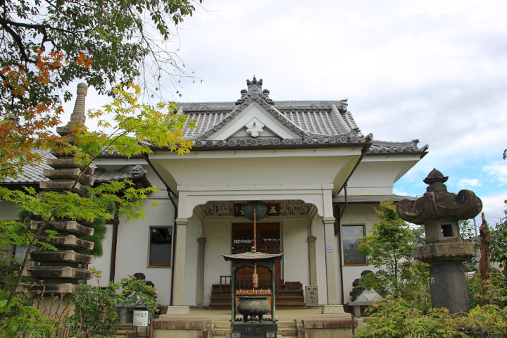 少林寺は明治11年の秩父大火の教訓を元に火に強い白漆喰塗りの土蔵造りで再建されました