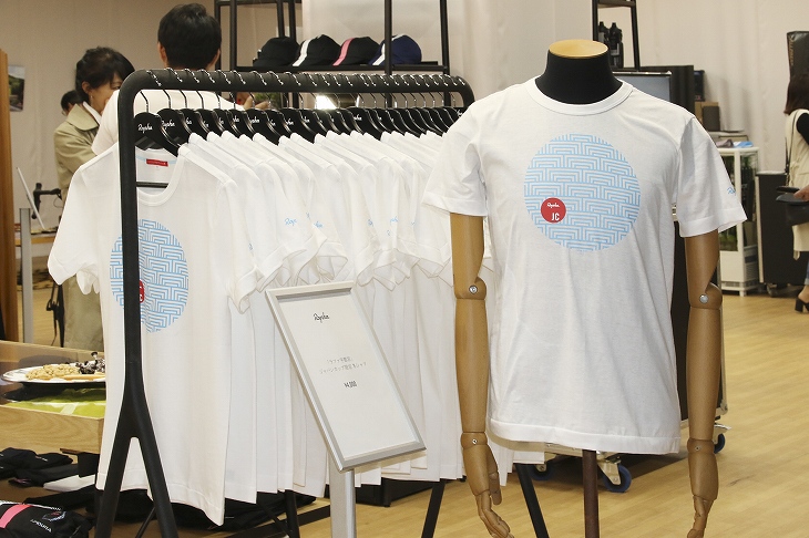 「マペイ」を和風にアレンジしたデザインのオリジナルTシャツが販売中