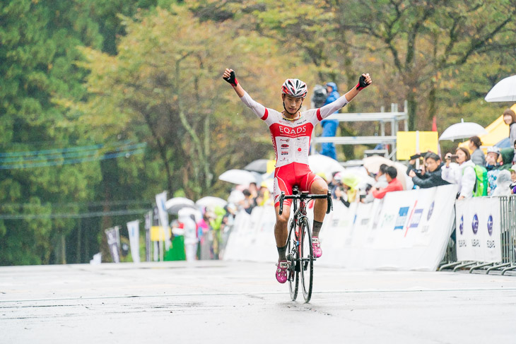 古賀志林道から独走した津田悠義(EQADS)がチャレンジレース1組を制す