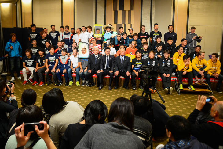 国内7チームとアタッキ・チームグストが参加した2017ジャパンカップアフターパーティー