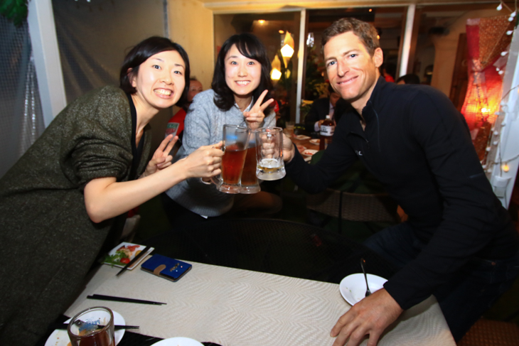 最後のレースを走ったマルティン・エルミガーとお疲れ様の乾杯！