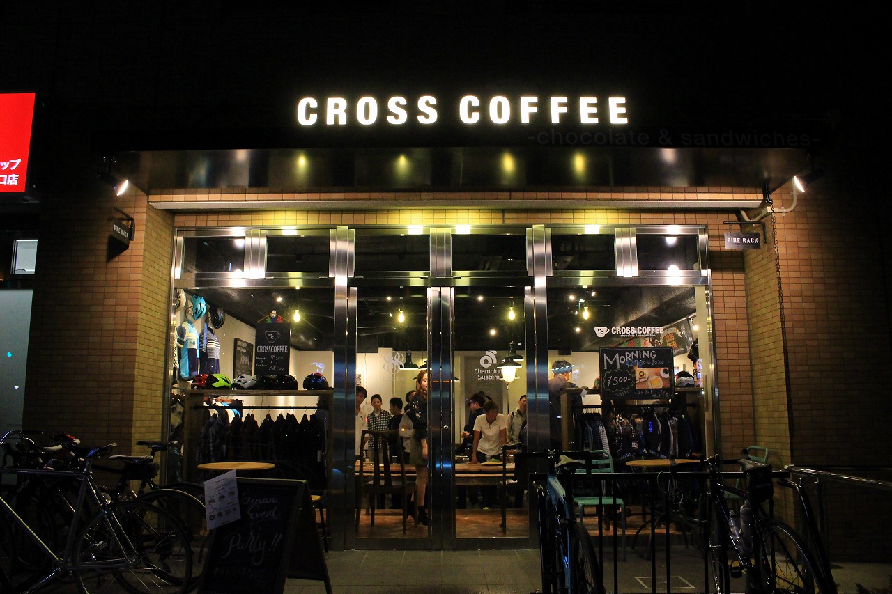 会場となったのは東京西部のサイクリストに話題のCROSS COFFEE