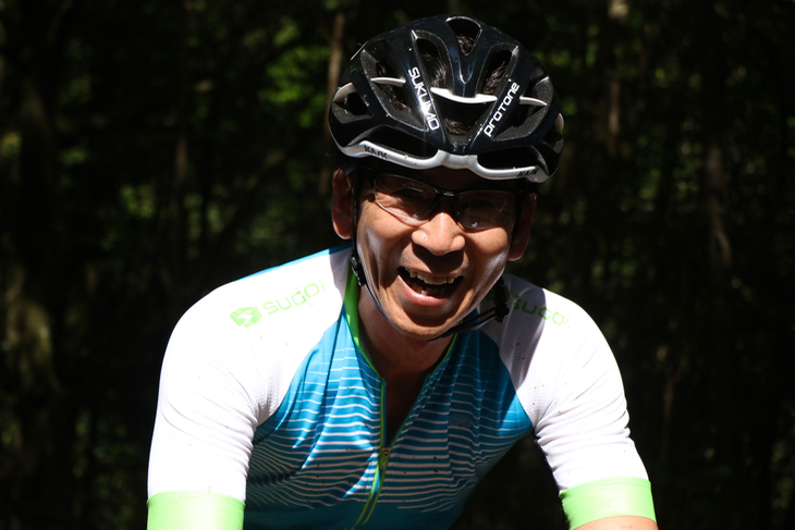 熱心なサイクリストである中平市長。ヘルメットの「SUKUMO」にご注目