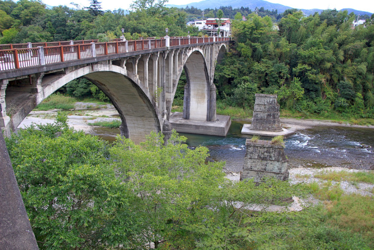 旧秩父橋はアーチ構造を採用しており、3代目となる”現”秩父橋からその美しい構造を見ることができます