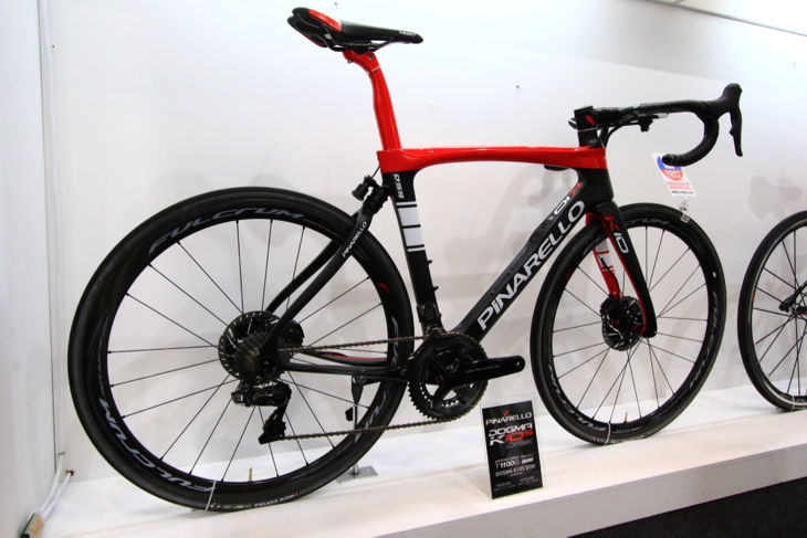 アクティブサスペンションを搭載したDOGMA K10S DISC。フレームセット価格は92万円!