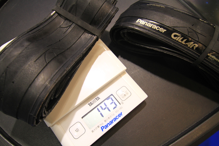 新作の軽量タイヤGILLARは実際に重量を計ることができる