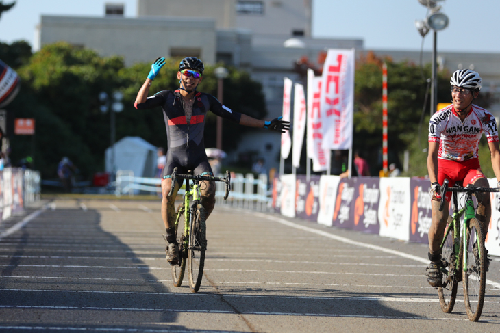 CM1優勝の伊澤一嘉(Tonic CX Japan)とC2優勝の折橋孝治(湾岸ユナイテッド)