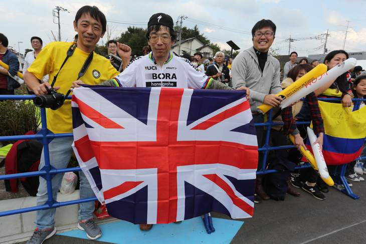 イギリス国旗で応援する日本人ファン