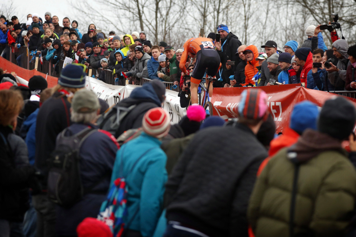 オランダがcx欧州選手権を制圧 ファンデルポールが初の男子エリートタイトル獲得 シクロクロスヨーロッパ選手権17 Cyclowired