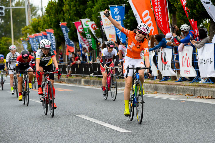 市民レディース50km優勝 盛永 母映 F(t)麒麟山レーシング