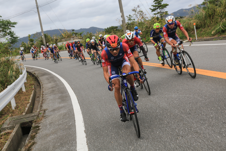 市民210kmのレースはプロさながらの激しい駆け引きだ