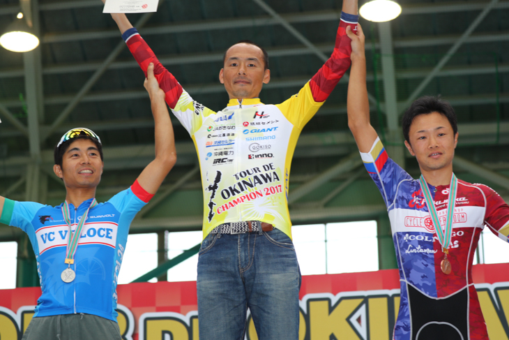 市民210km表彰式　優勝は高岡亮寛（Roppongi Express）、2位松木健治（VC VELOCE）、3位佐藤信哉（VC Fukuoka）