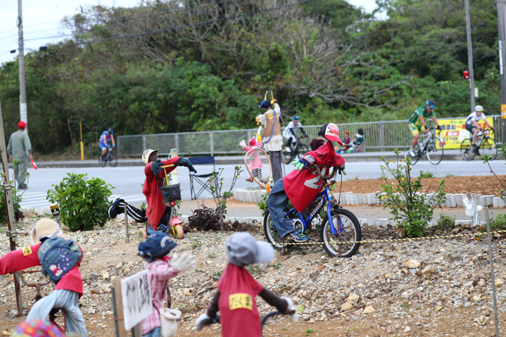 自転車のかかしは選手たちの目に入っただろうか?