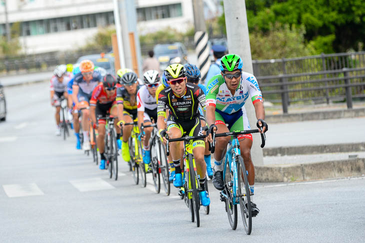 残り8km付近、佐野淳哉(マトリックスパワータグ)がペースアップ
