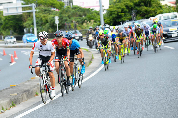 残り5km、スプリント勝負を嫌う西薗良太（ブリヂストンアンカー）、増田成幸（宇都宮ブリッツェン）がアタック