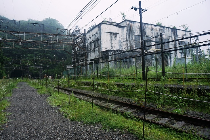 廃線となった信越本線横川～軽井沢間に設けられた熊ノ平信号場は、隣接する変電所と共に廃墟感満載のスポットで好み