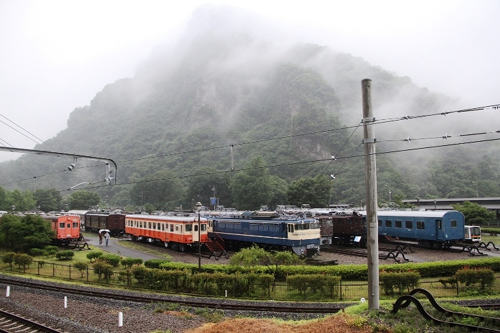 下り切った先の横川駅構内には古い車両が勢揃い！まるで夢でも見ているようです