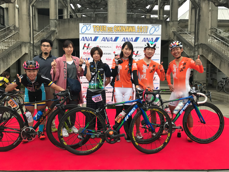 新潟のレース仲間は6人中5人がYONEX CARBONEX乗りだ