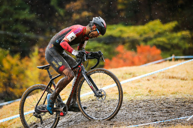 C1 大きなトラブルなく1時間を走りきる小坂光(宇都宮ブリッツェンシクロクロスチーム)