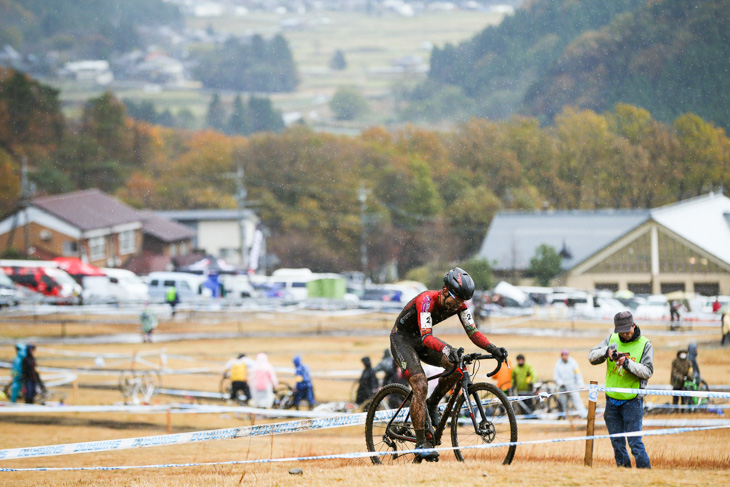 冷雨に見舞われたuciレース関西cxマキノで小坂光と與那嶺恵理が勝利 関西シクロクロス17 18第3戦マキノ高原 Cyclowired