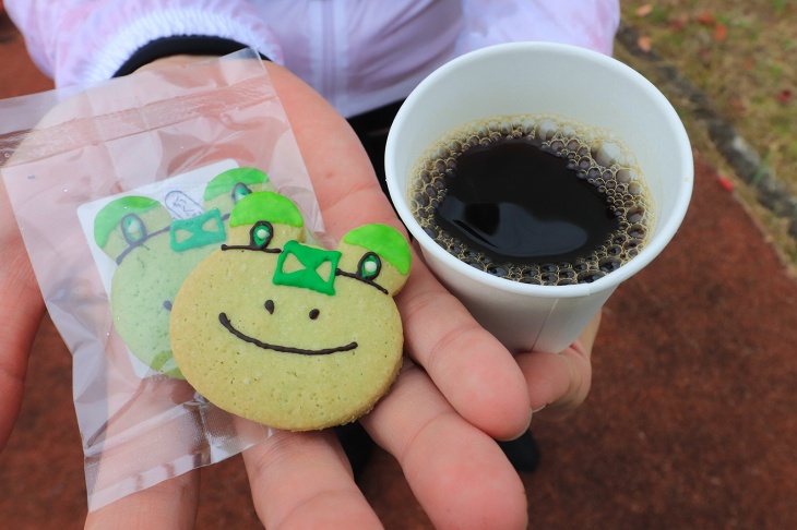 第3エイドでは韮崎市のゆるキャラであるニーラのクッキーと温かいコーヒーが頂ける