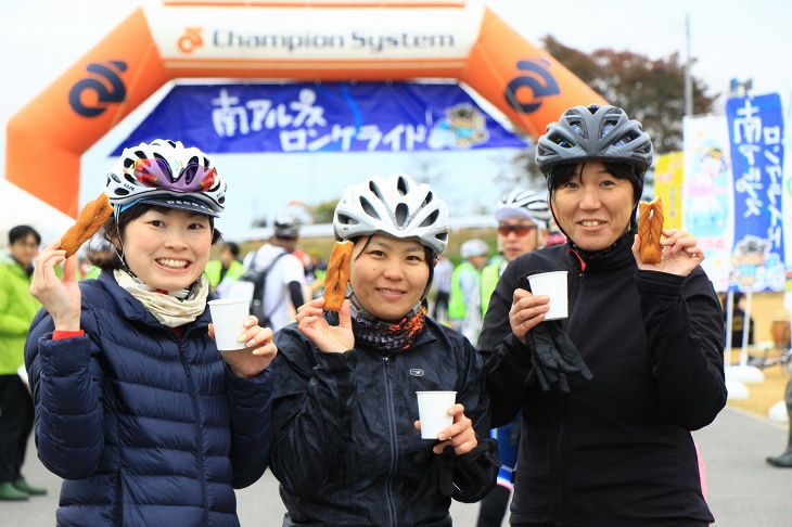 スタート地点では第0エイドと称してねじりがしとコーヒーが頂ける