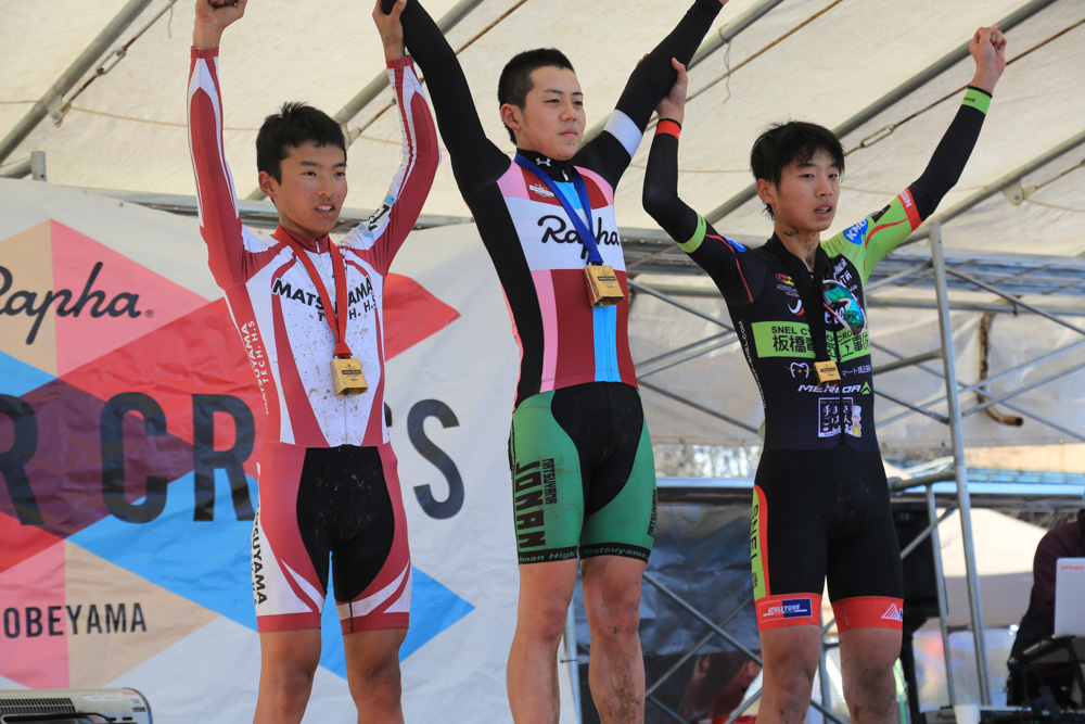 C2表彰式 優勝はロード&TT&シクロクロスジュニアチャンプの日野泰静(松山城南高校)