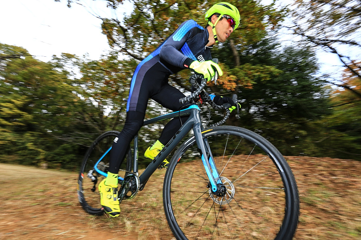 「全方向に正統進化を遂げたシクロクロスバイクの完成形」影山善明(オンザロード)