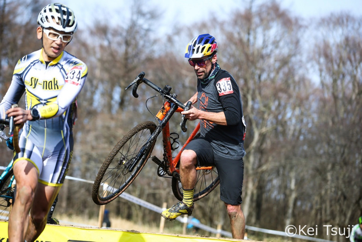 華麗なテクニックで走るティム・ジョンソン(canonndale p/b cyclocrossworld.com)
