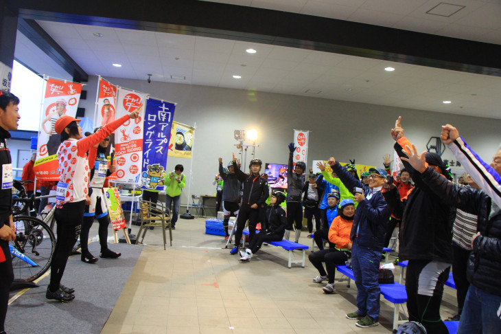 最後はじゃんけん大会でシメ。 チャリたぬくんストラップが全色プレゼント!羨ましい…